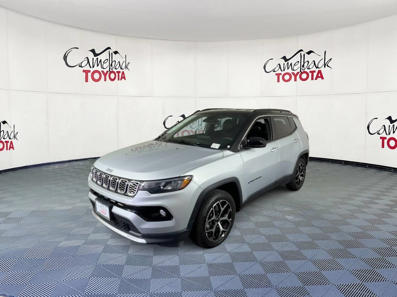 Used 2025 Jeep Compass Limited AWD/4WD image 7