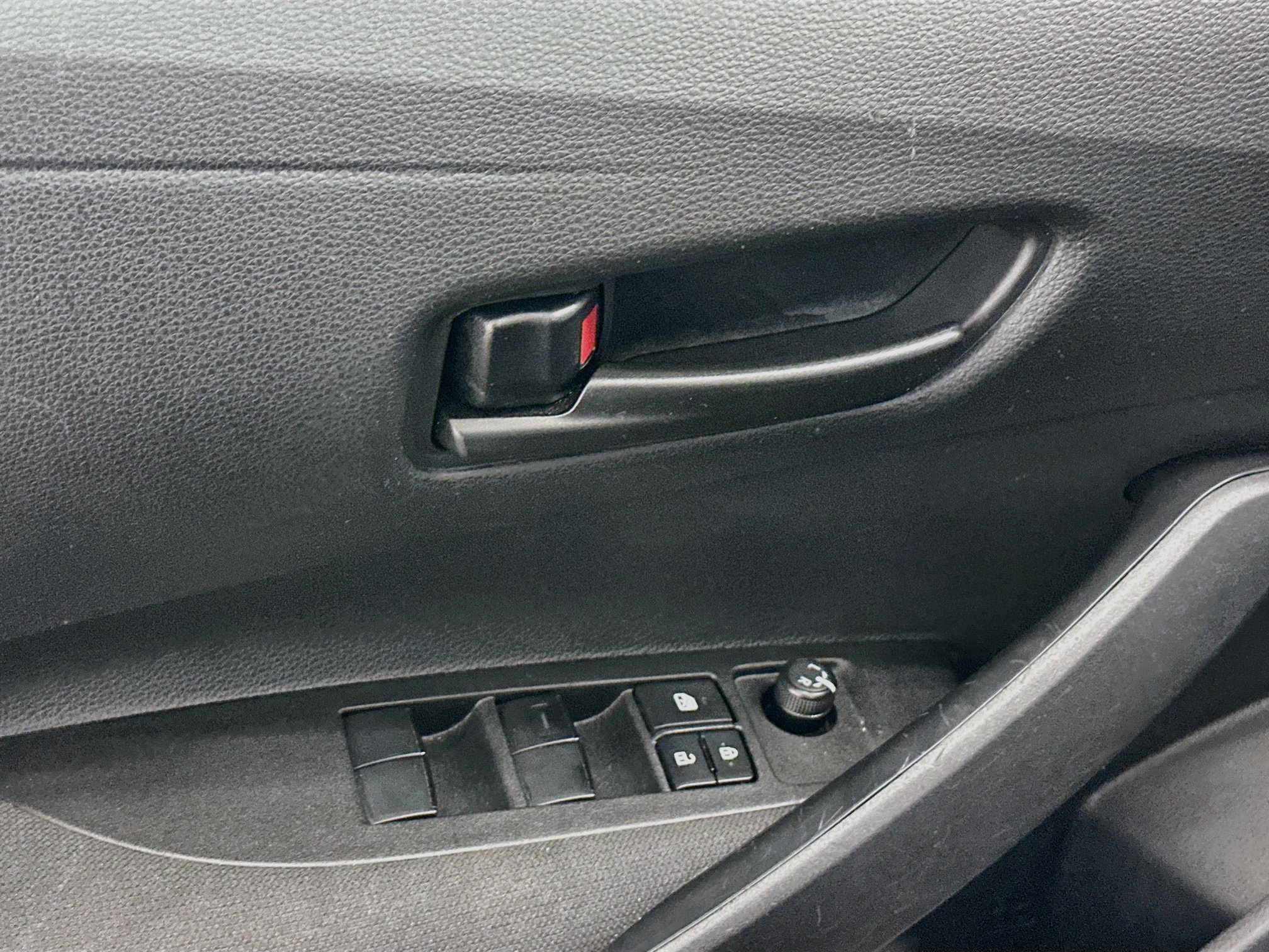 Used 2025 Toyota Corolla LE FWD image 15