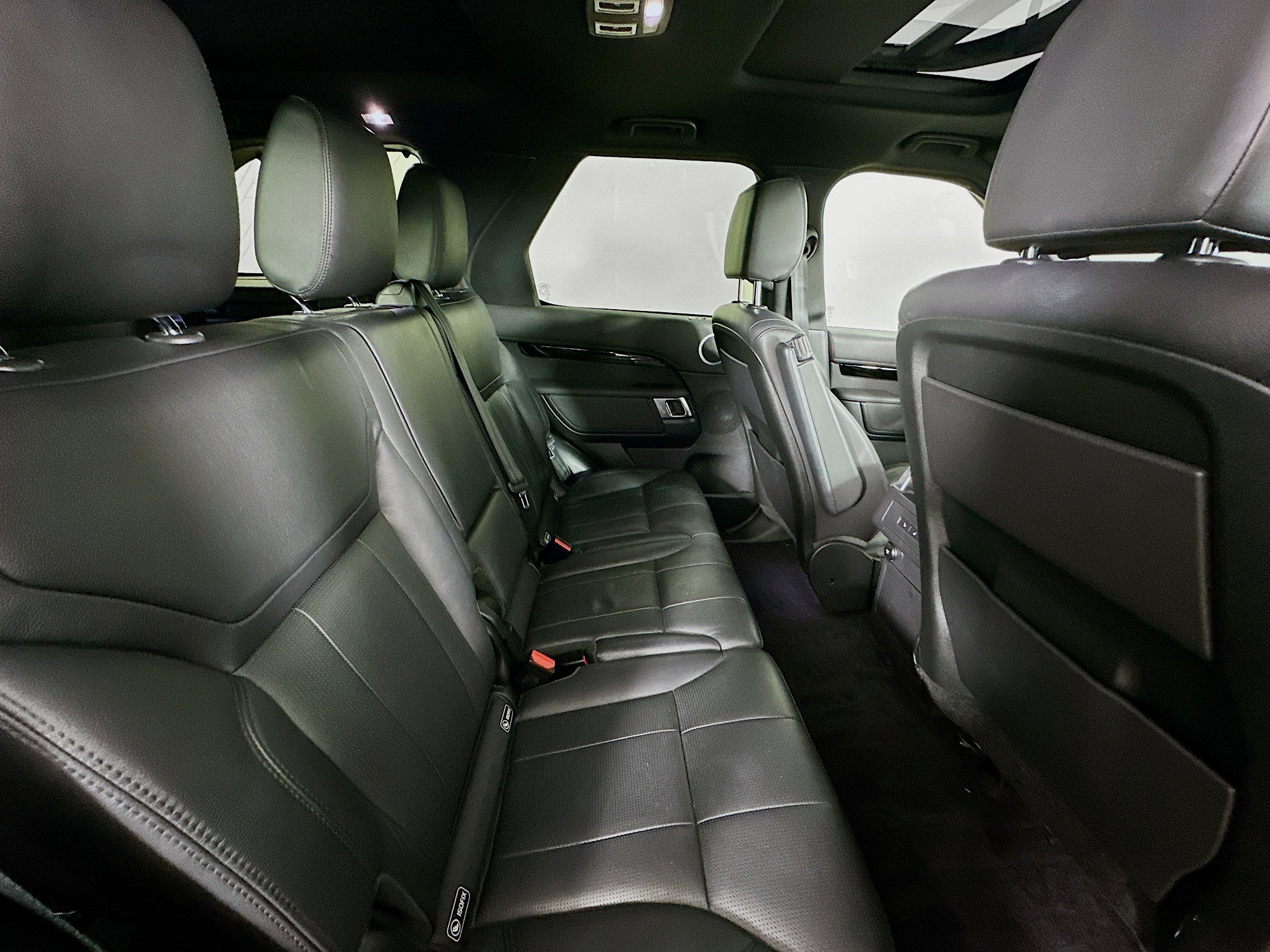 Used 2020 Land Rover Discovery SE image 41