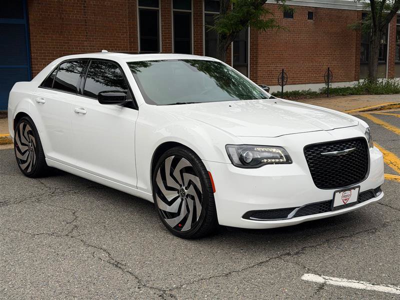 Used 2019 Chrysler 300 Touring w/ Sport Appearance Package RWD image 5