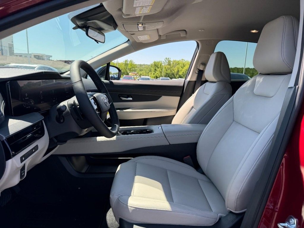 Used 2025 Nissan Murano SV image 13