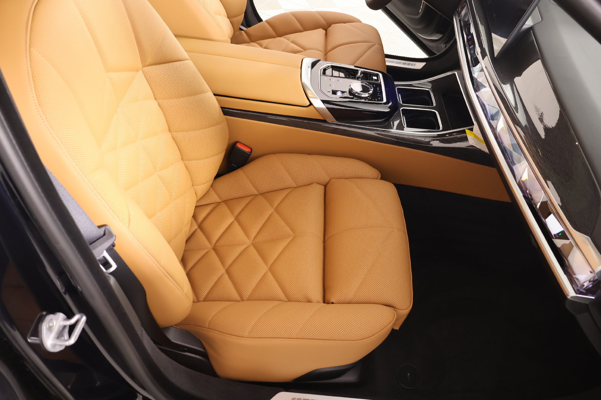 New 2026 BMW 740i xDrive w/ Premium Package AWD/4WD image 13