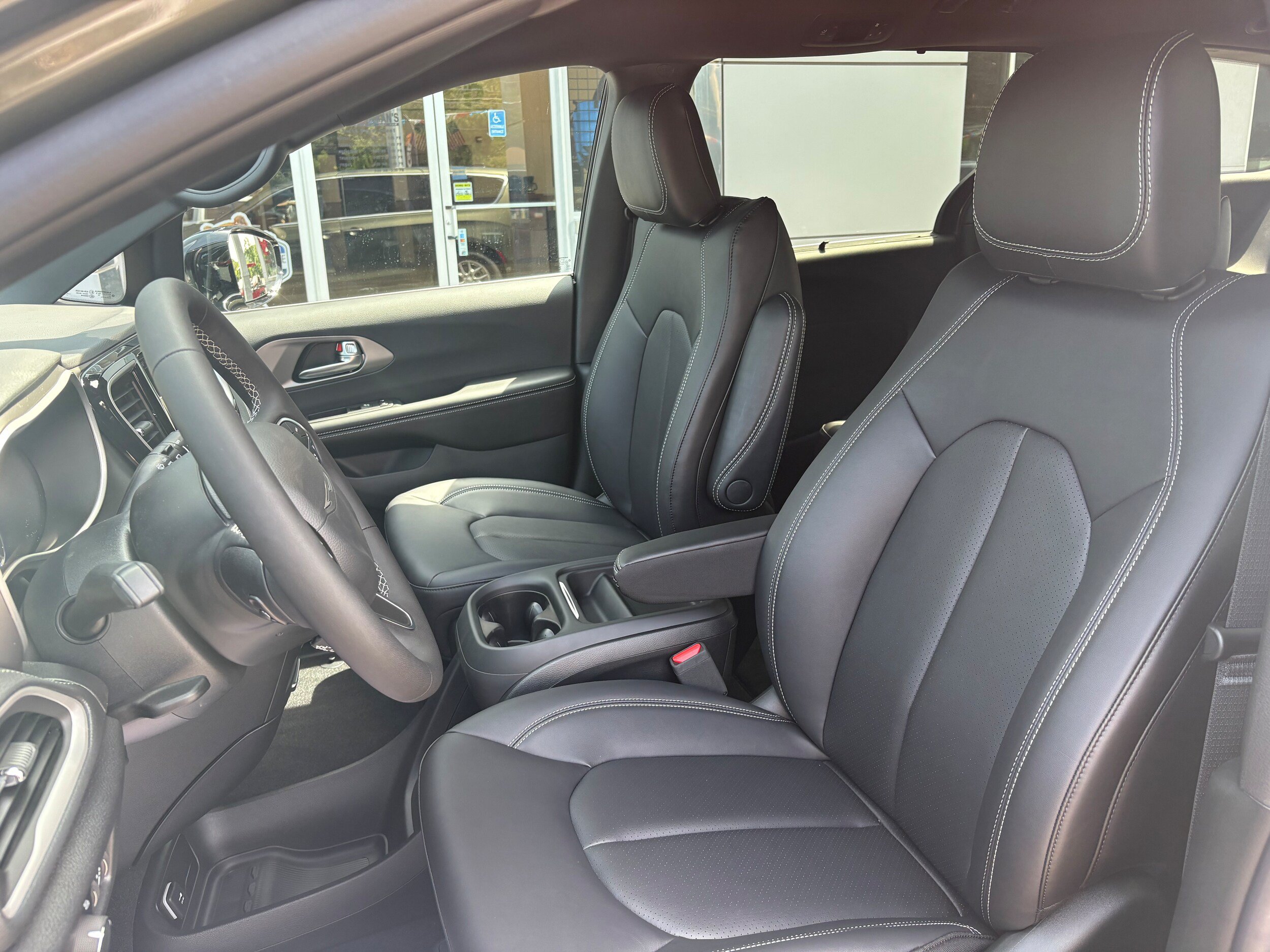New 2027 Chrysler Pacifica Select FWD image 18