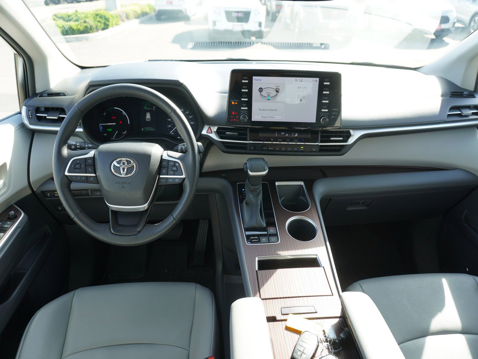 Used 2023 Toyota Sienna XLE image 2