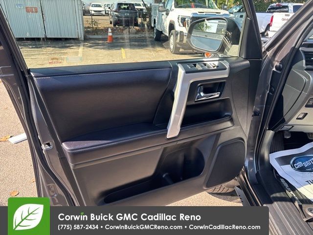 Used 2017 Toyota 4Runner SR5 AWD/4WD image 13