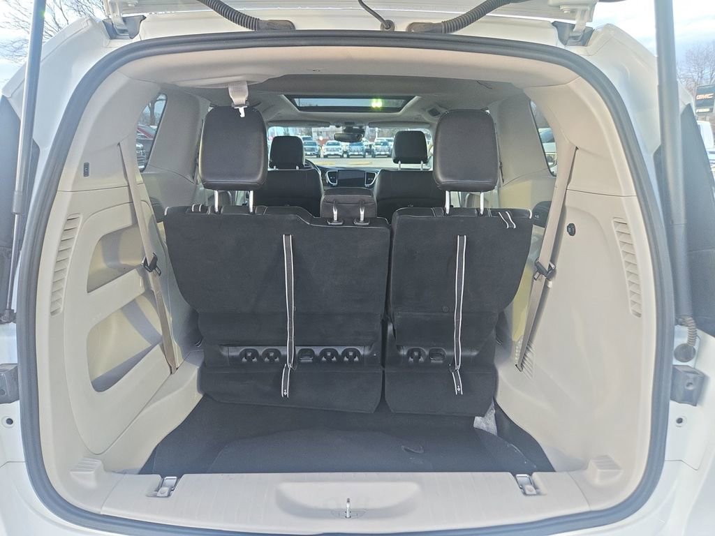 Used 2023 Chrysler Pacifica Limited image 19