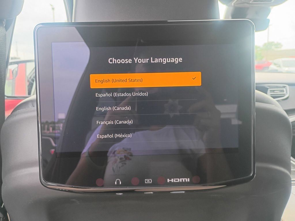 Used 2022 Jeep Wagoneer Series III w/ Premium Group I AWD/4WD image 18