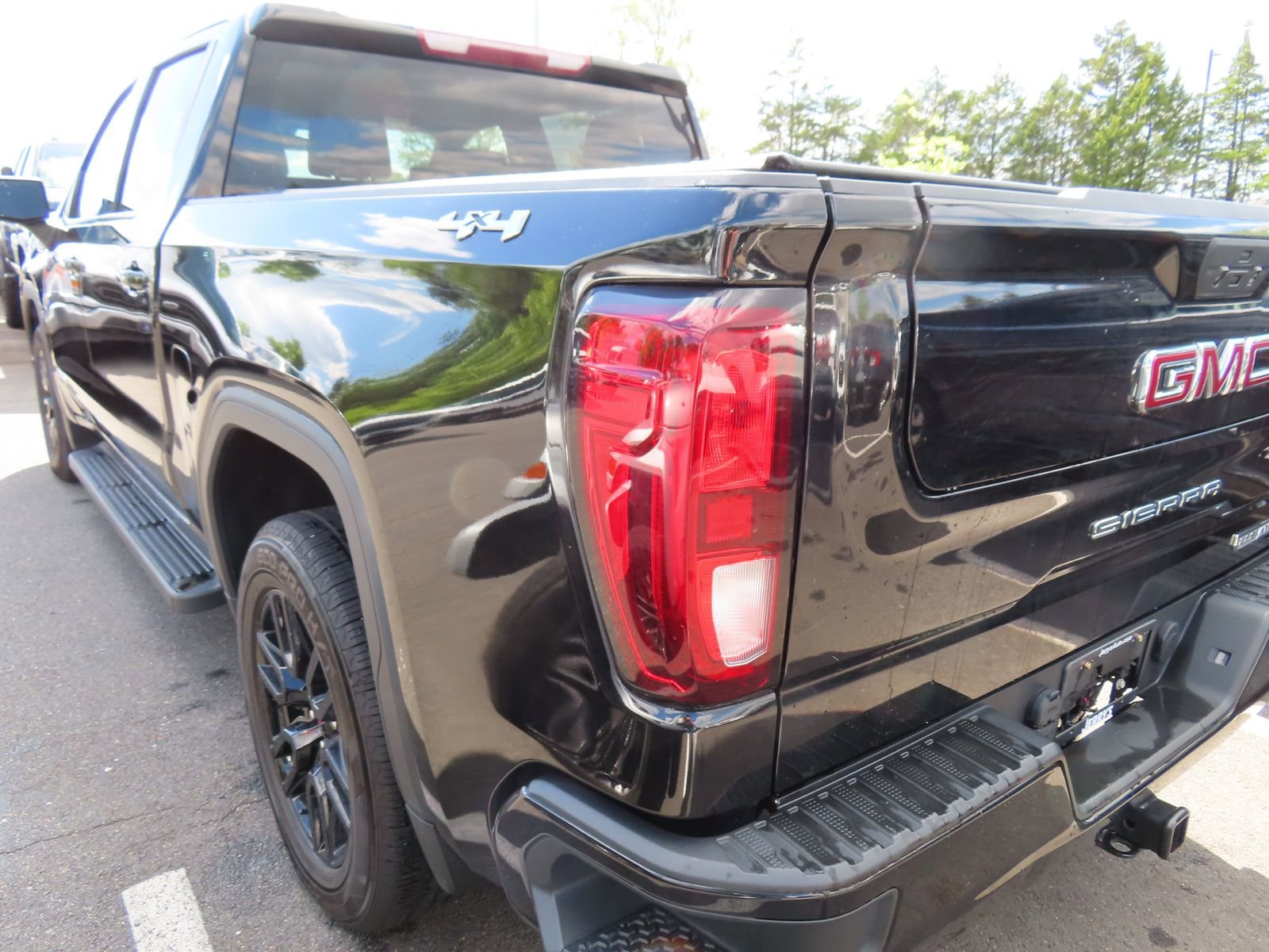 Used 2022 GMC Sierra 1500 Elevation AWD/4WD image 12