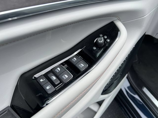 Used 2023 Jeep Grand Cherokee Overland w/ MOPAR Finishing Package AWD/4WD image 11