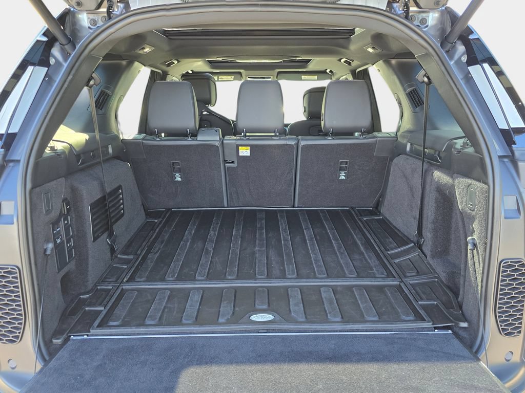 Certified 2025 Land Rover Discovery S AWD/4WD image 12