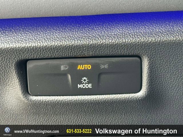 Certified 2025 Volkswagen Tiguan SE image 18