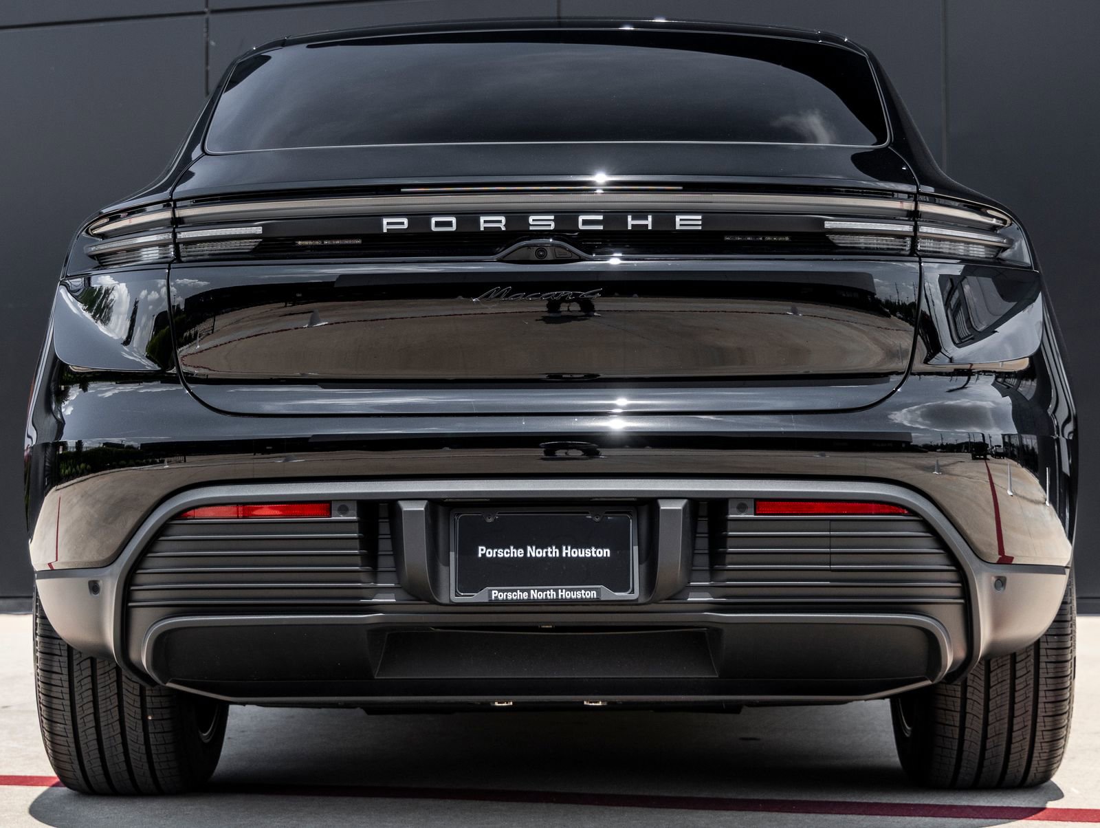 Certified 2025 Porsche Macan 4 Electric image 10