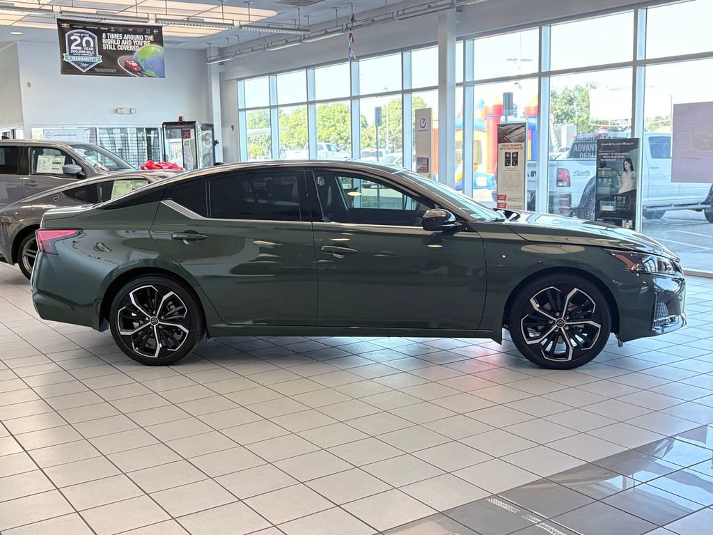 New 2026 Nissan Altima 2.5 SR FWD image 3