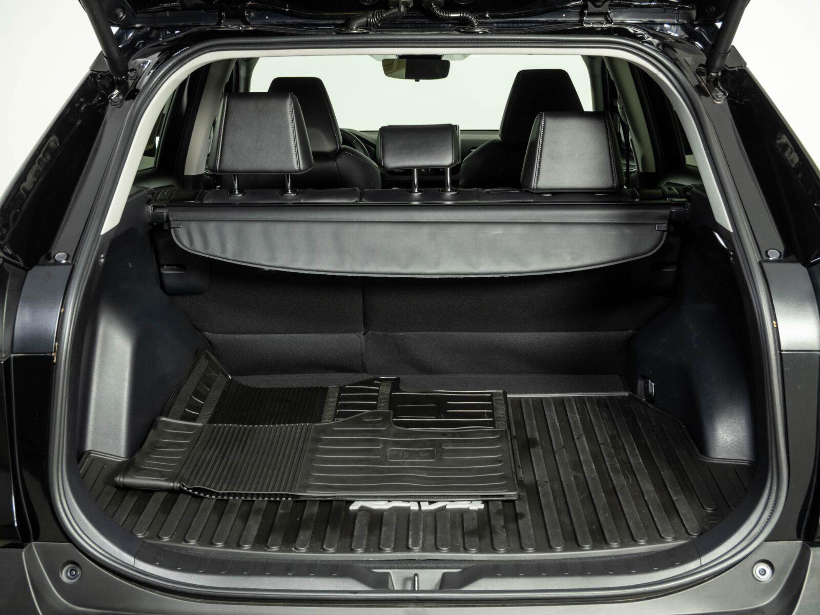 Used 2024 Toyota RAV4 XLE Premium AWD/4WD image 27
