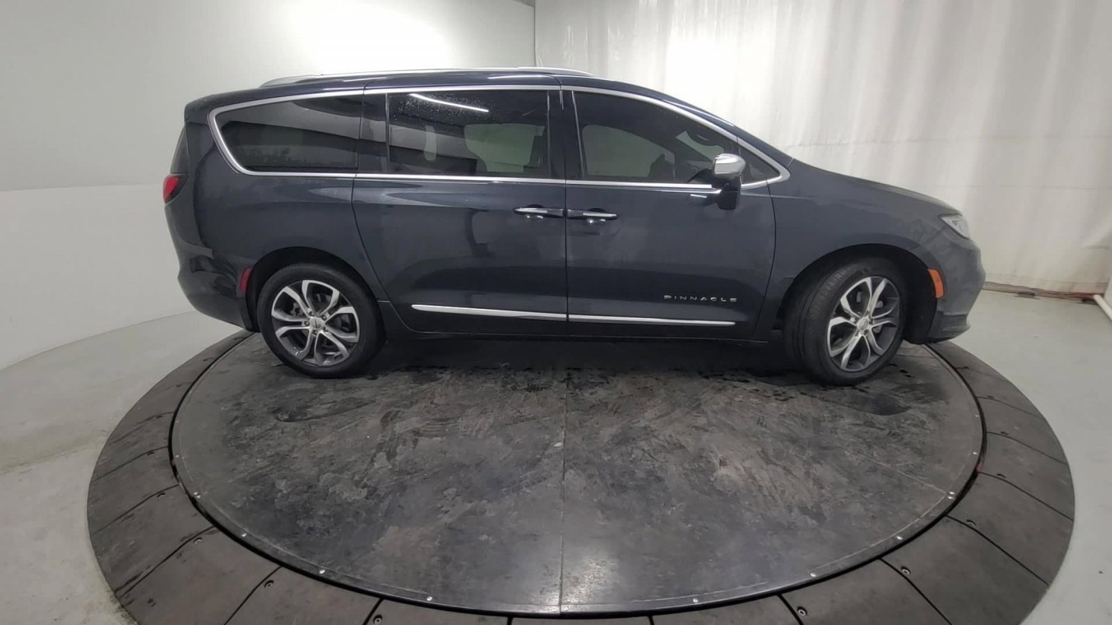 Used 2021 Chrysler Pacifica Pinnacle image 9