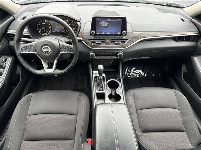 Used 2024 Nissan Altima 2.5 SV FWD image 23