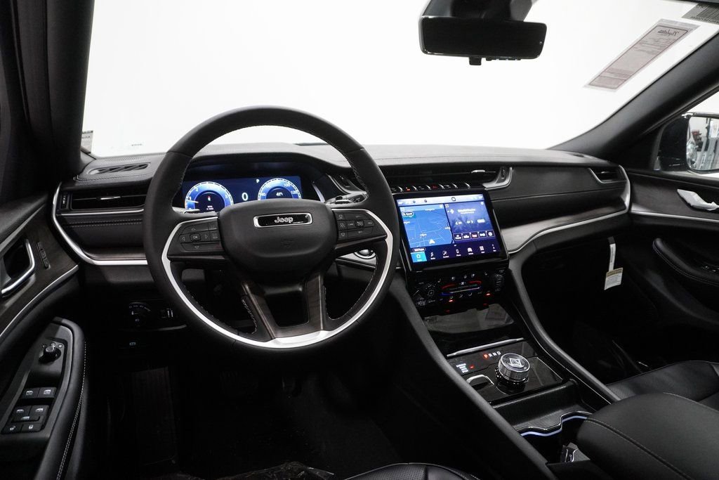 New 2025 Jeep Grand Cherokee L Limited w/ Luxury Tech Group II image 20
