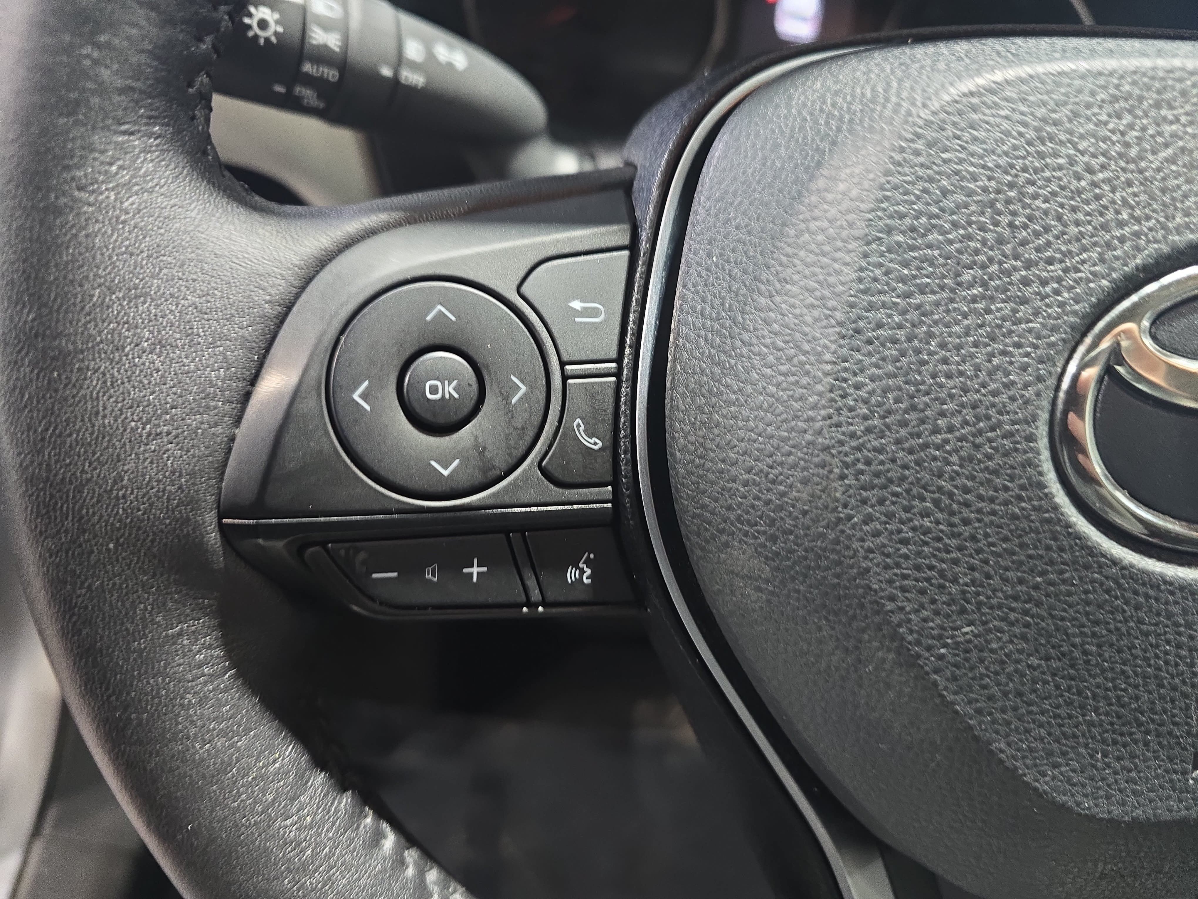 Used 2021 Toyota RAV4 XLE Premium FWD image 16