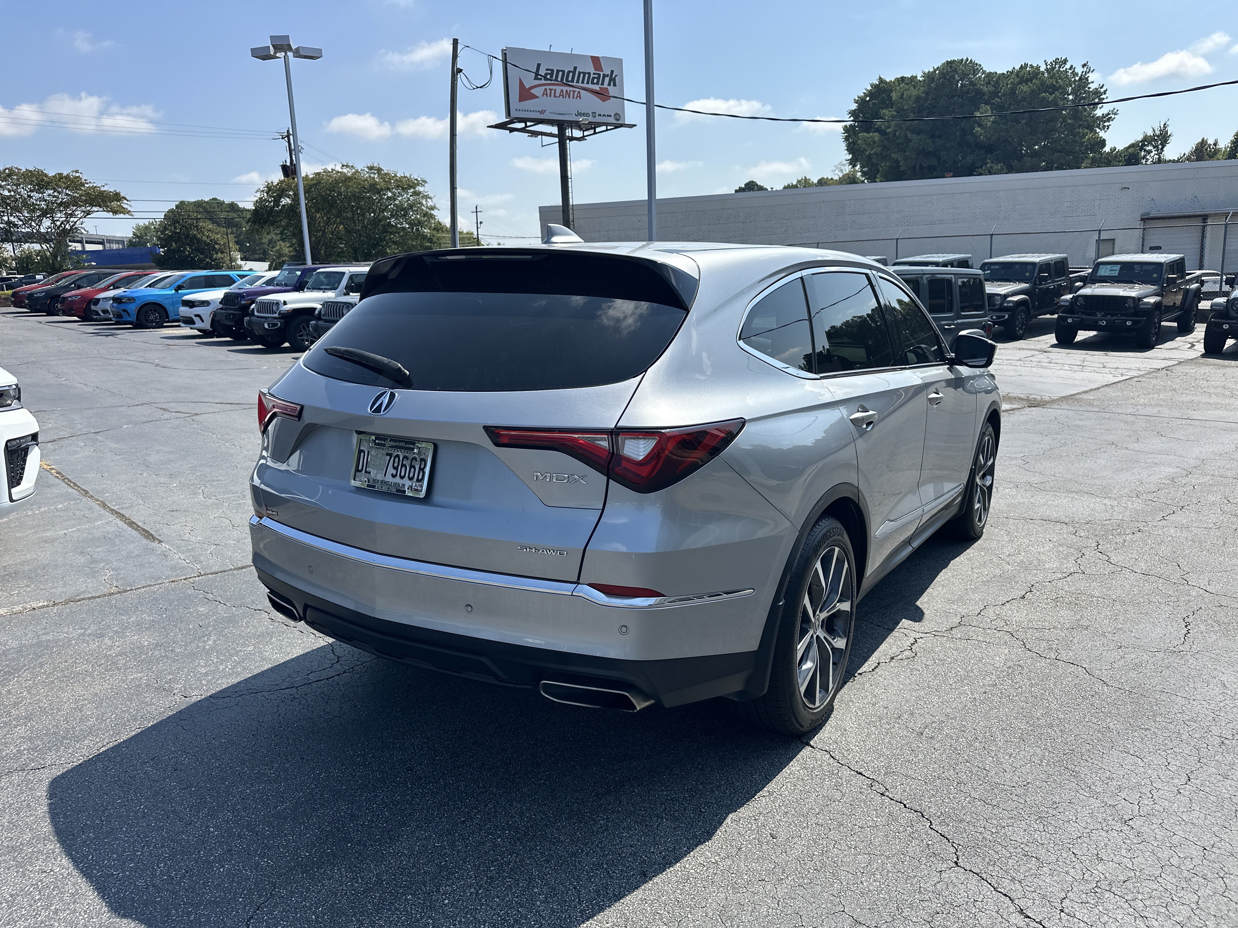 Used 2023 Acura MDX w/ Technology Package AWD/4WD image 9