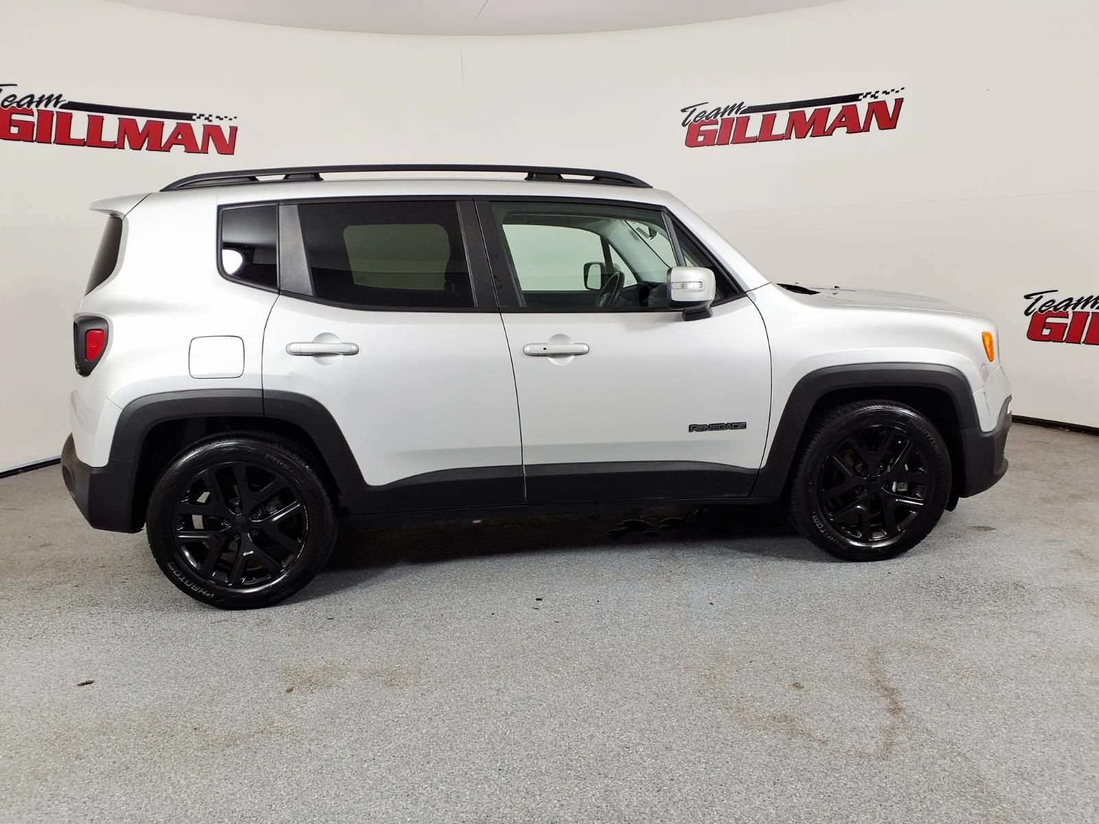 Used 2017 Jeep Renegade Altitude FWD image 4