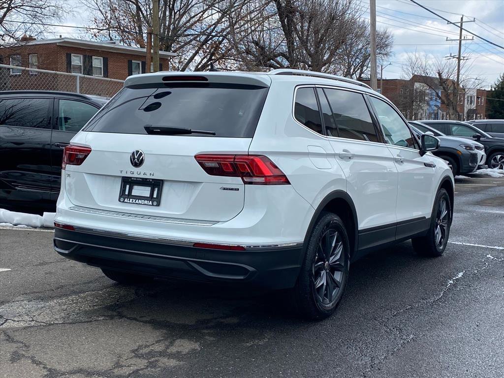 Certified 2023 Volkswagen Tiguan SE w/ Panoramic Sunroof Package image 3