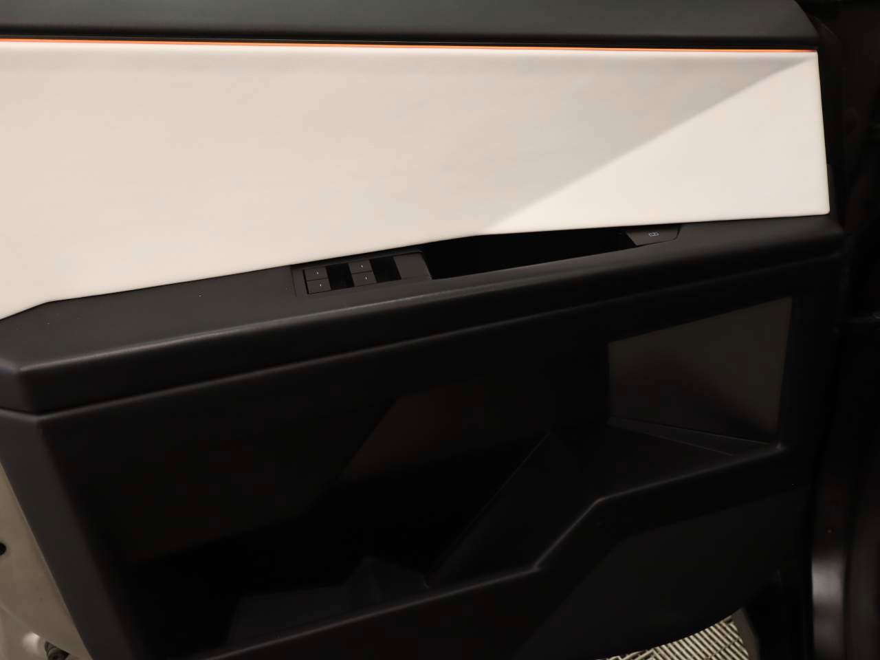 Used 2024 Tesla Cybertruck AWD Crew Cab image 18