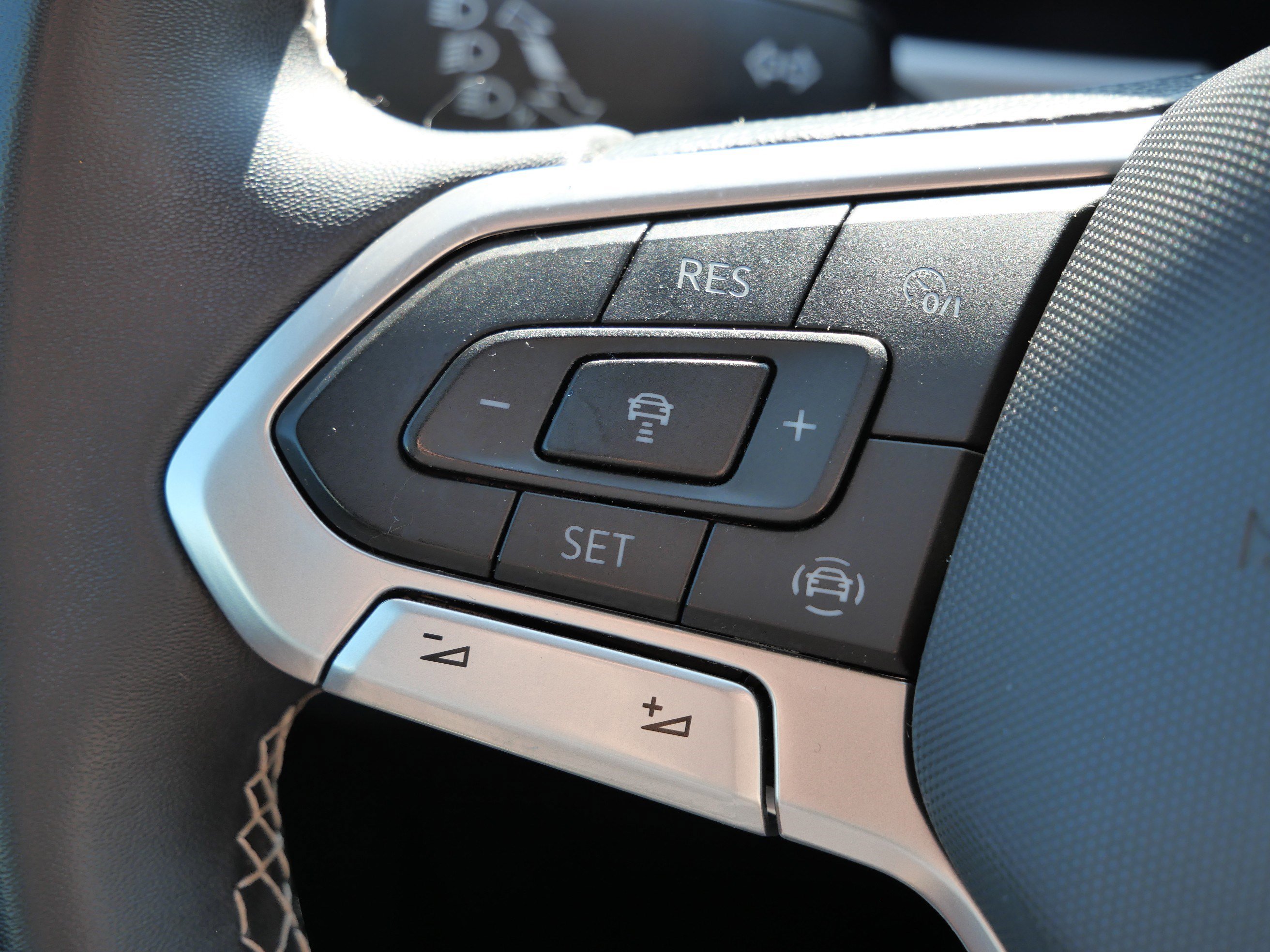 Certified 2022 Volkswagen Atlas SE image 33