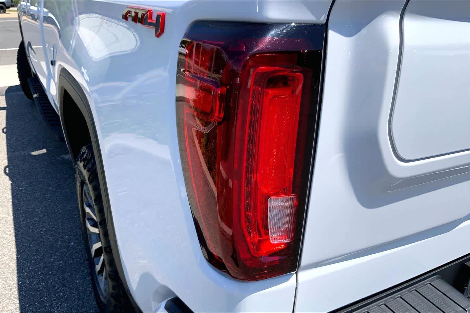 Used 2022 GMC Sierra 1500 AT4 w/ AT4 Premium Package AWD/4WD image 28