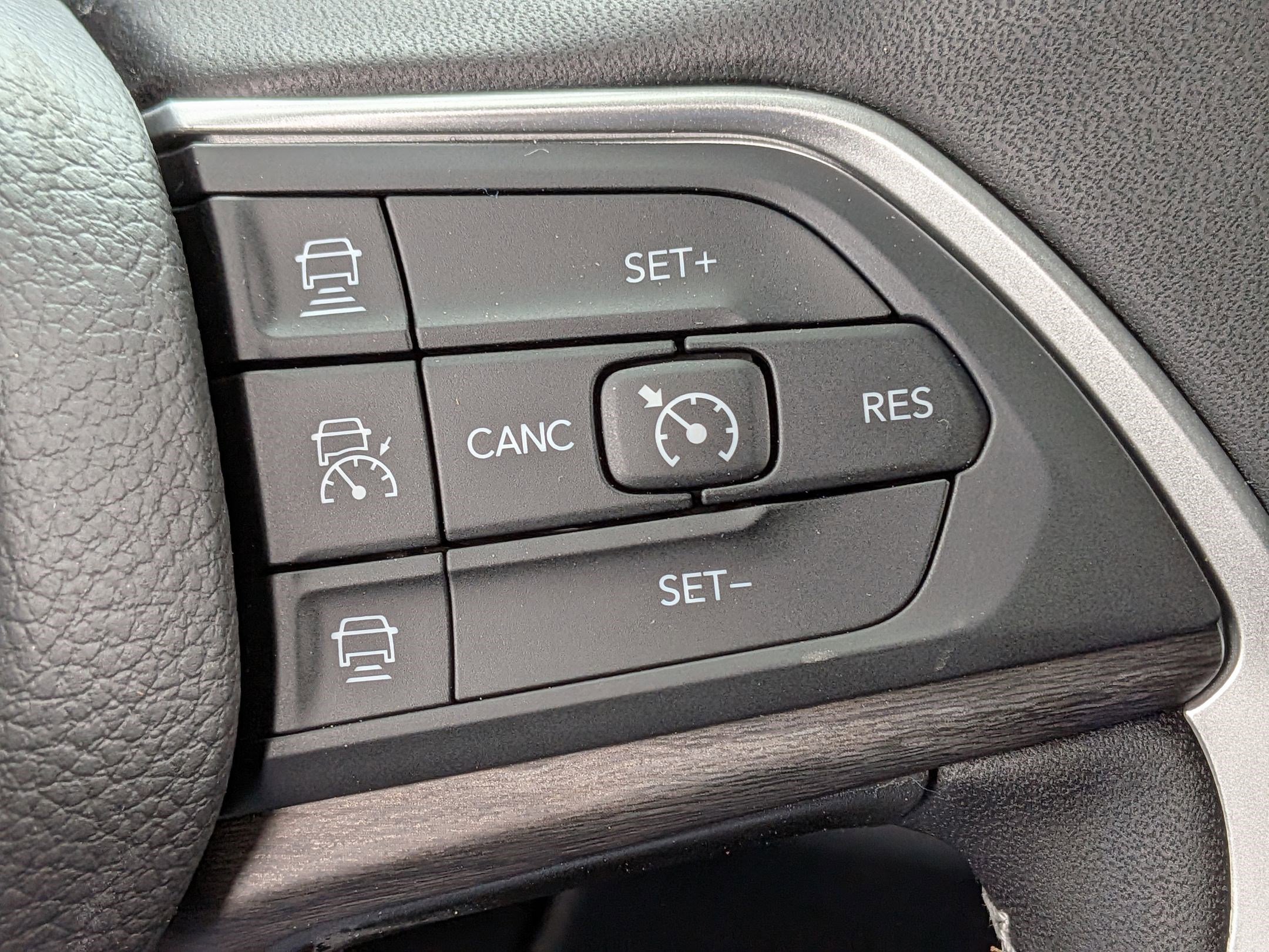 New 2025 Jeep Grand Cherokee Limited w/ Black Appearance Package image 21