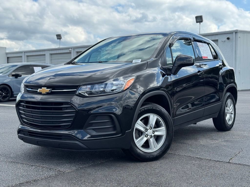 Used 2022 Chevrolet Trax LS w/ Tint and Cruise Package AWD/4WD image 4