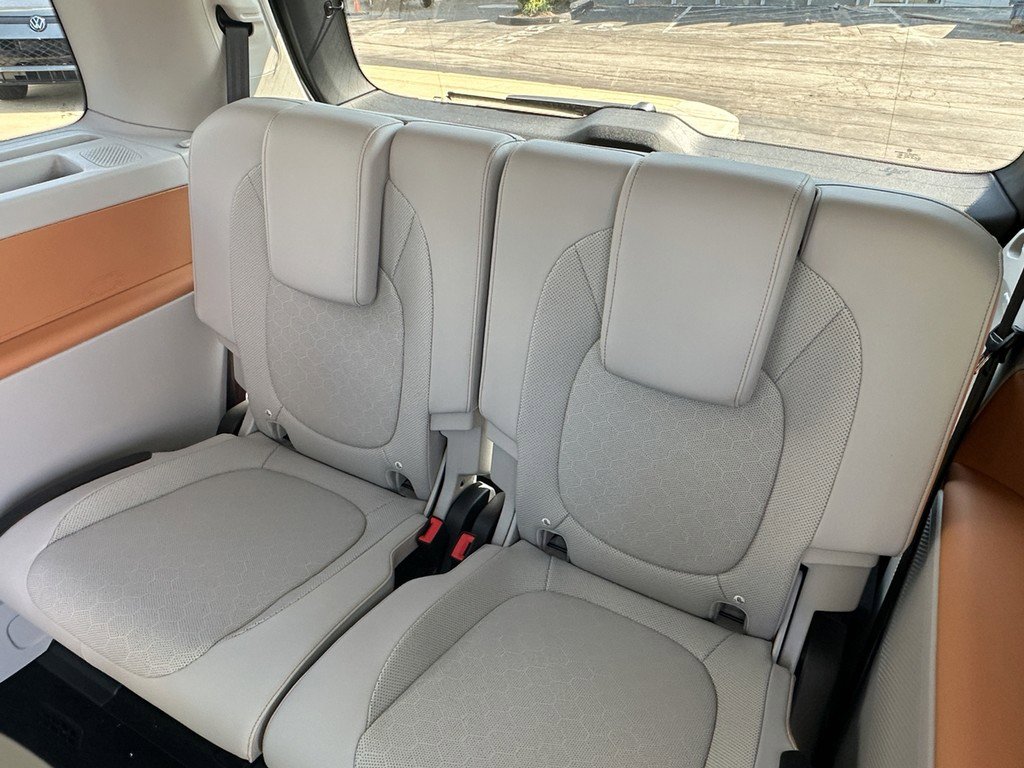 New 2025 Volkswagen ID. Buzz Pro S Plus image 14