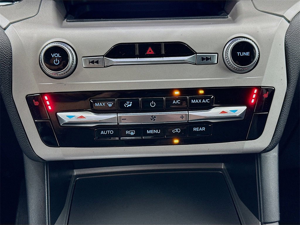 Used 2024 Ford Explorer XLT image 15