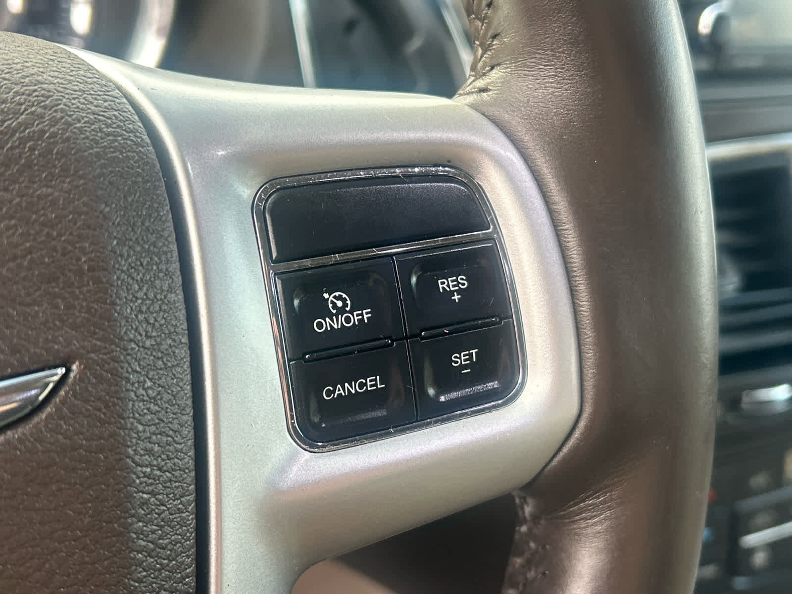 Used 2015 Chrysler Town & Country Touring w/ Driver Convenience Group image 23