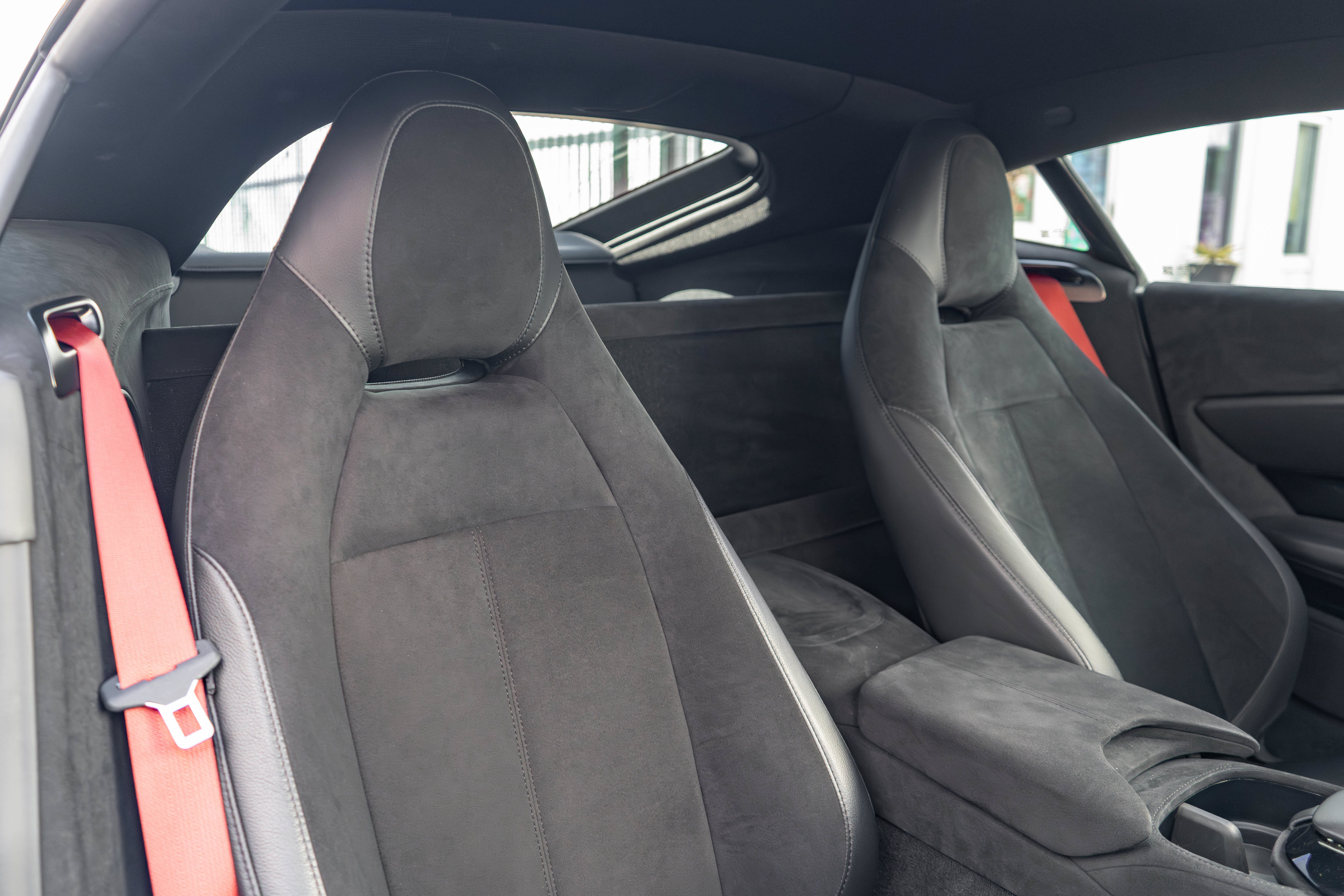 Used 2021 Aston Martin V8 Vantage Coupe RWD image 26