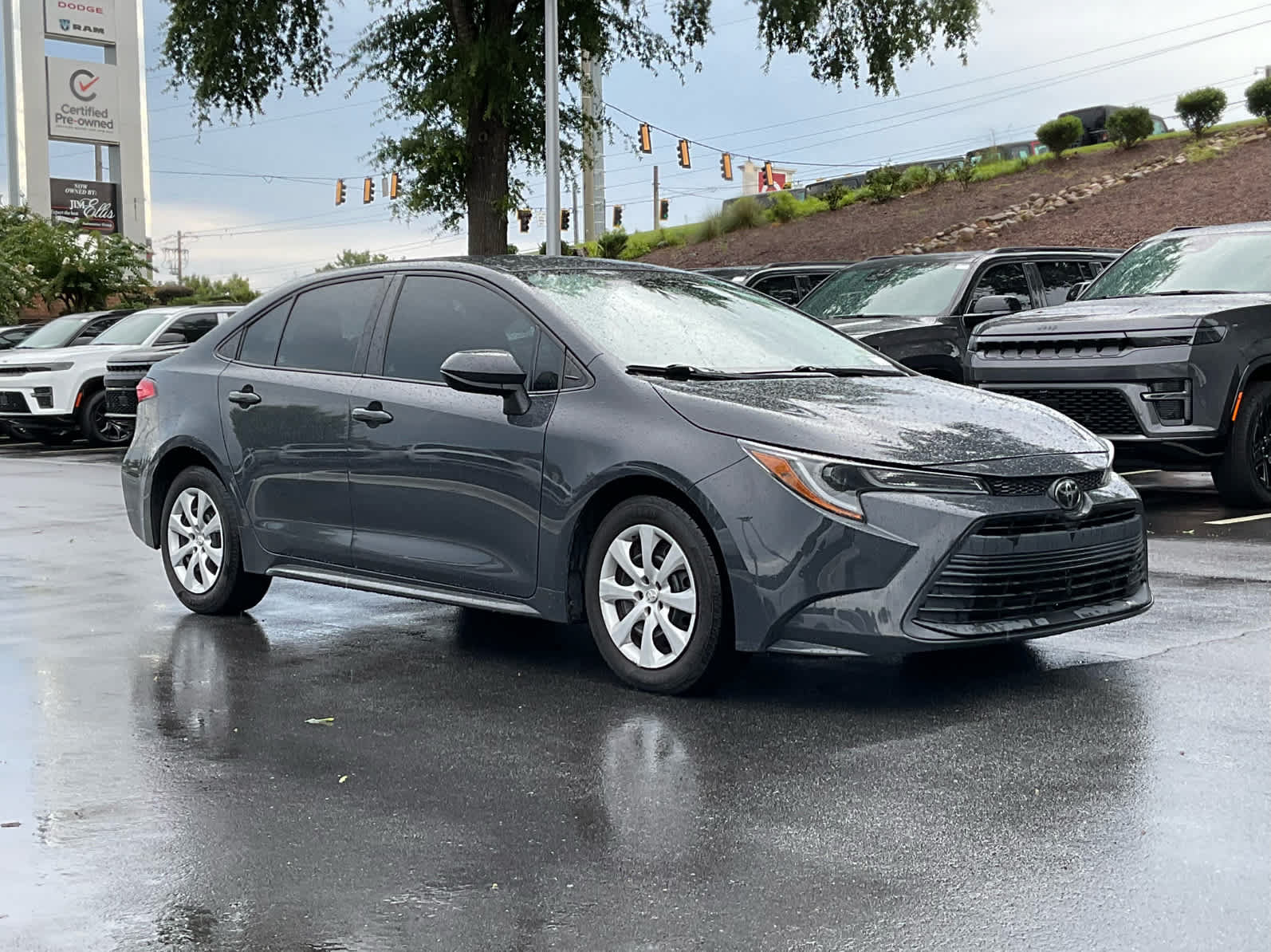 Used 2023 Toyota Corolla LE FWD image 7
