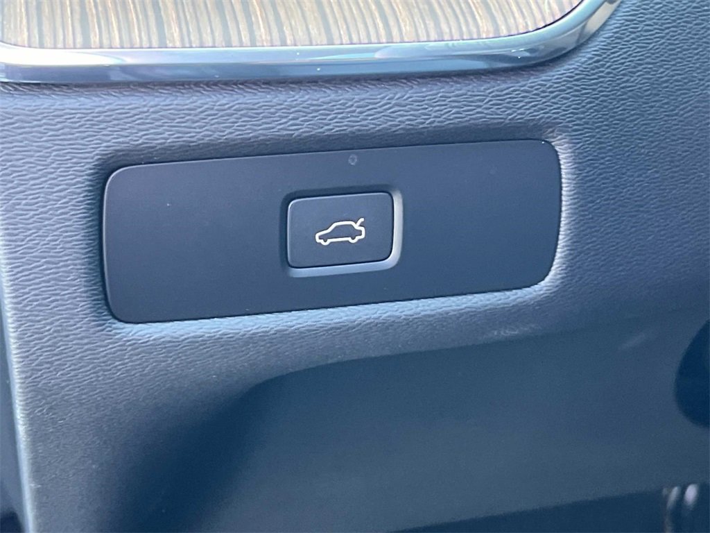Used 2023 Volvo XC60 B5 Ultimate image 27