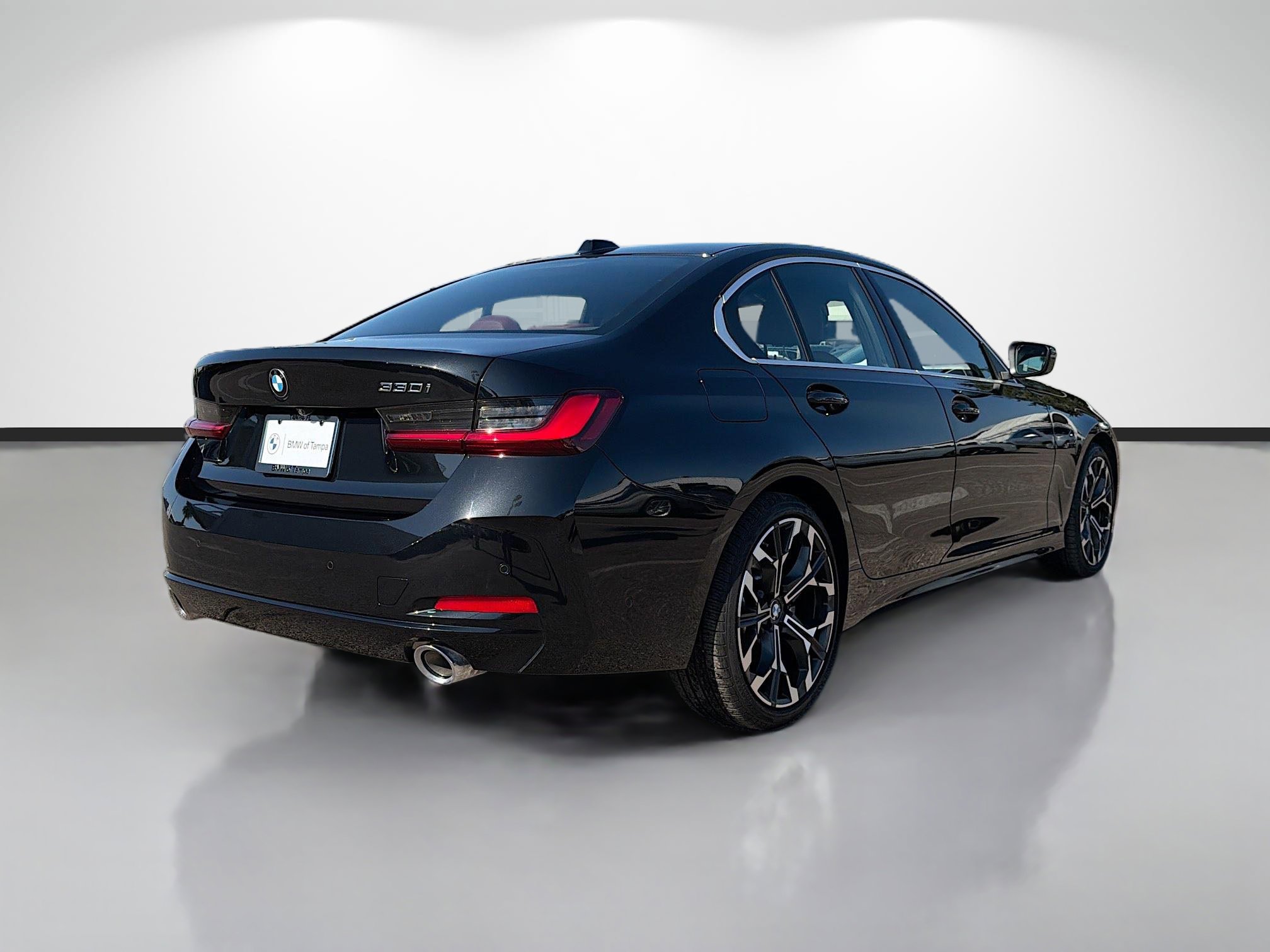 Used 2025 BMW 330i Sedan image 3