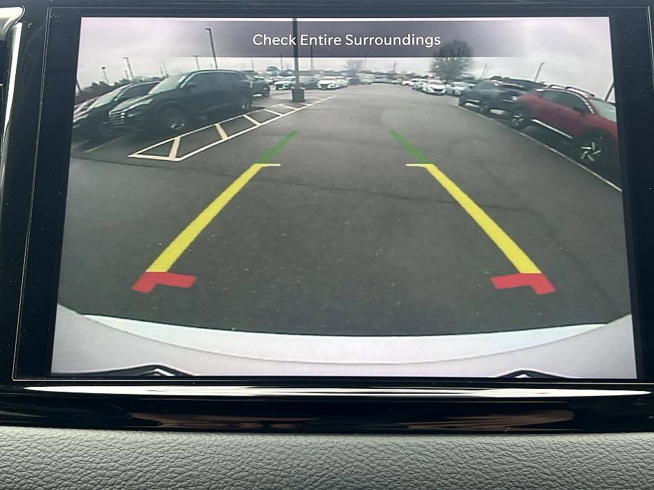 Used 2021 Chrysler Pacifica Touring-L image 24