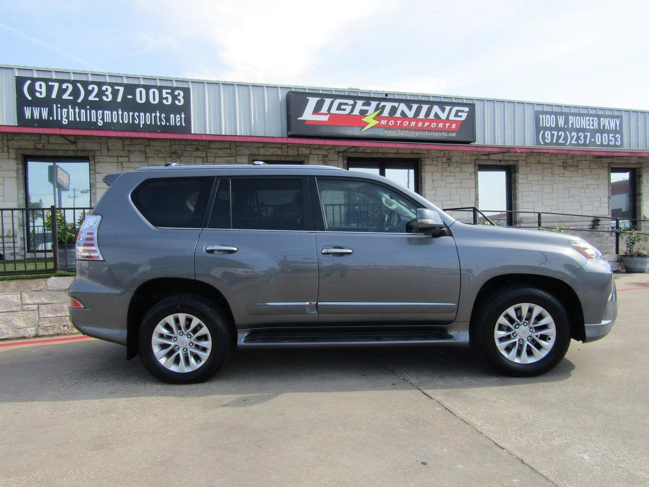 Used 2017 Lexus GX 460 Premium w/ Premium Package AWD/4WD image 5