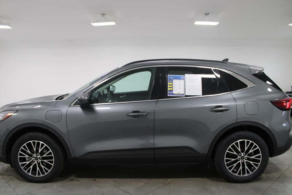 Used 2023 Ford Escape SE w/ PHEV Premium Package image 6