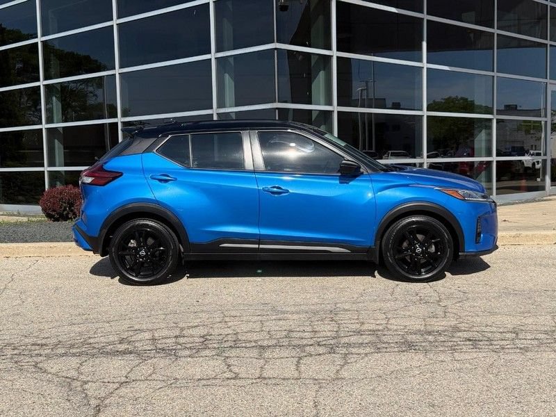 Used 2023 Nissan Kicks SR w/ SR Premium Package FWD image 2