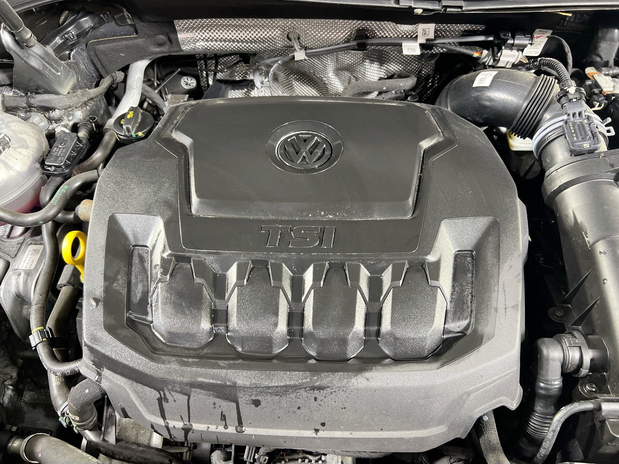 Used 2022 Volkswagen Tiguan SE R-Line image 29