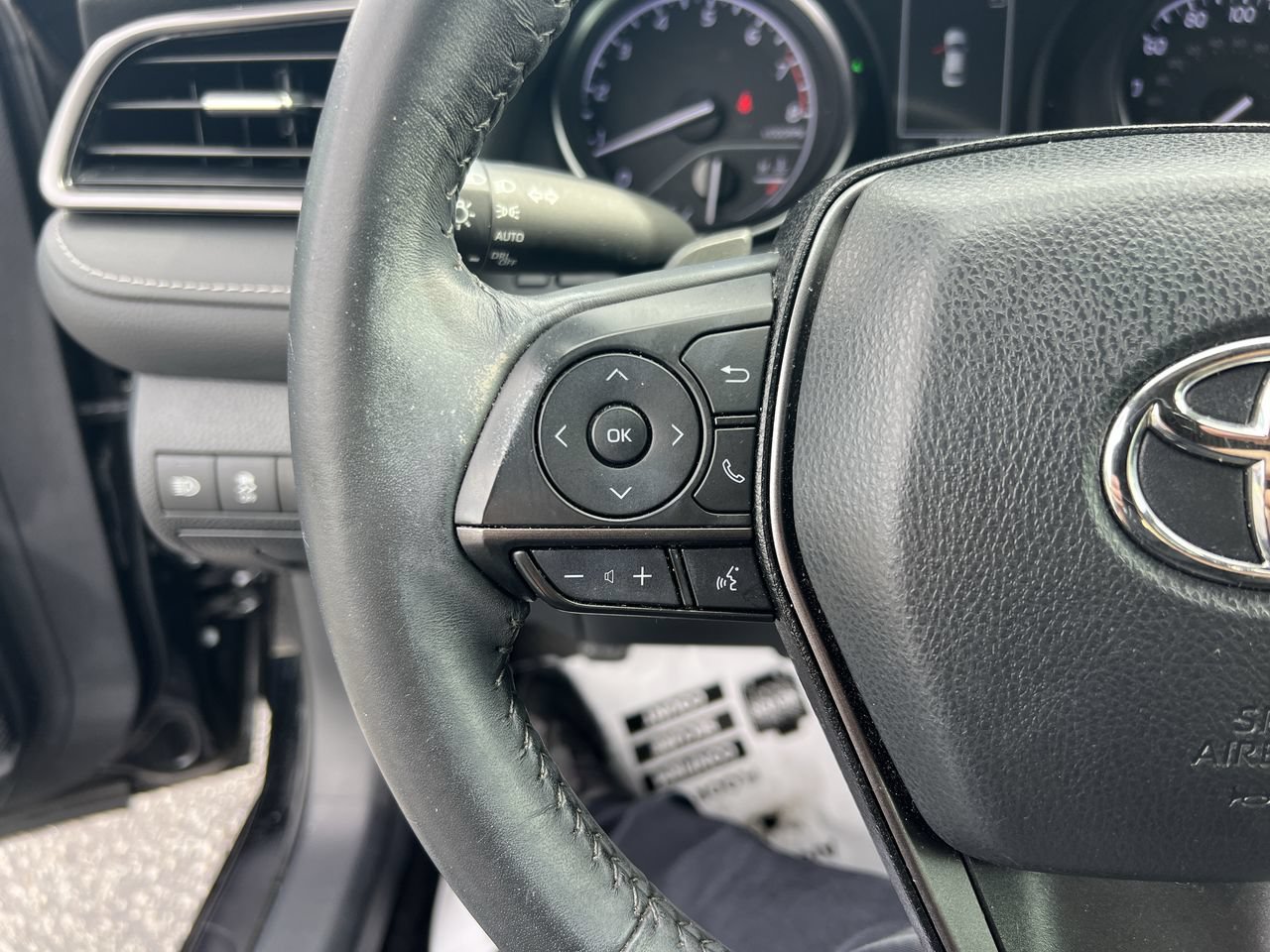 Used 2024 Toyota Camry SE FWD image 19