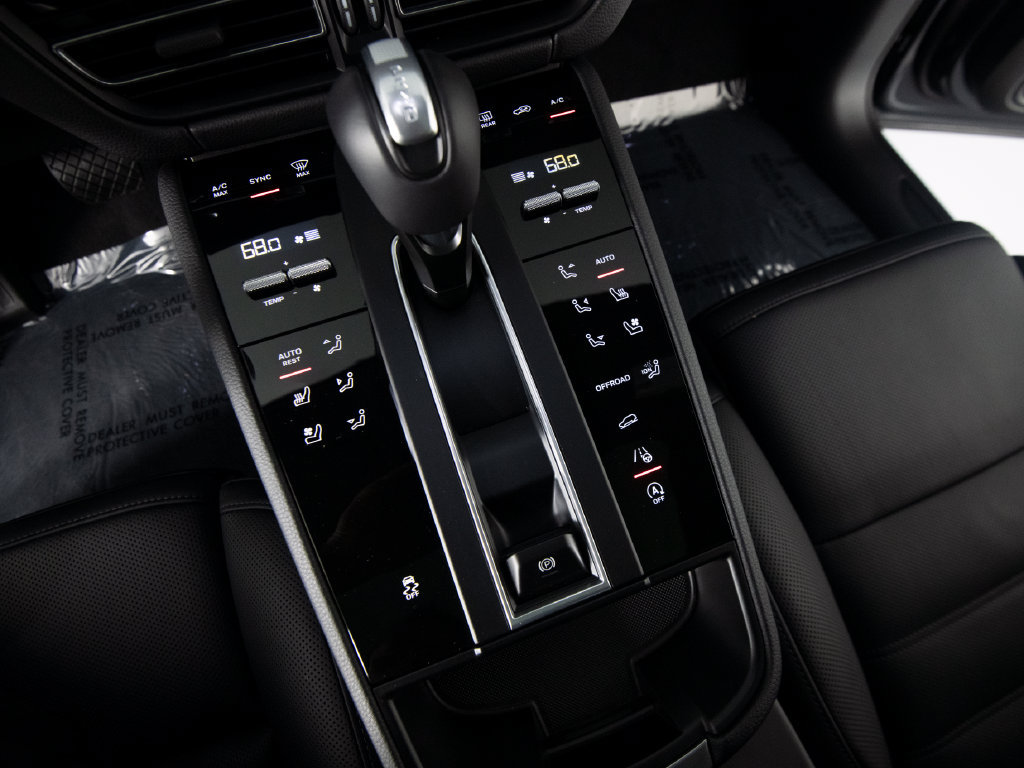 Certified 2026 Porsche Macan AWD/4WD image 29