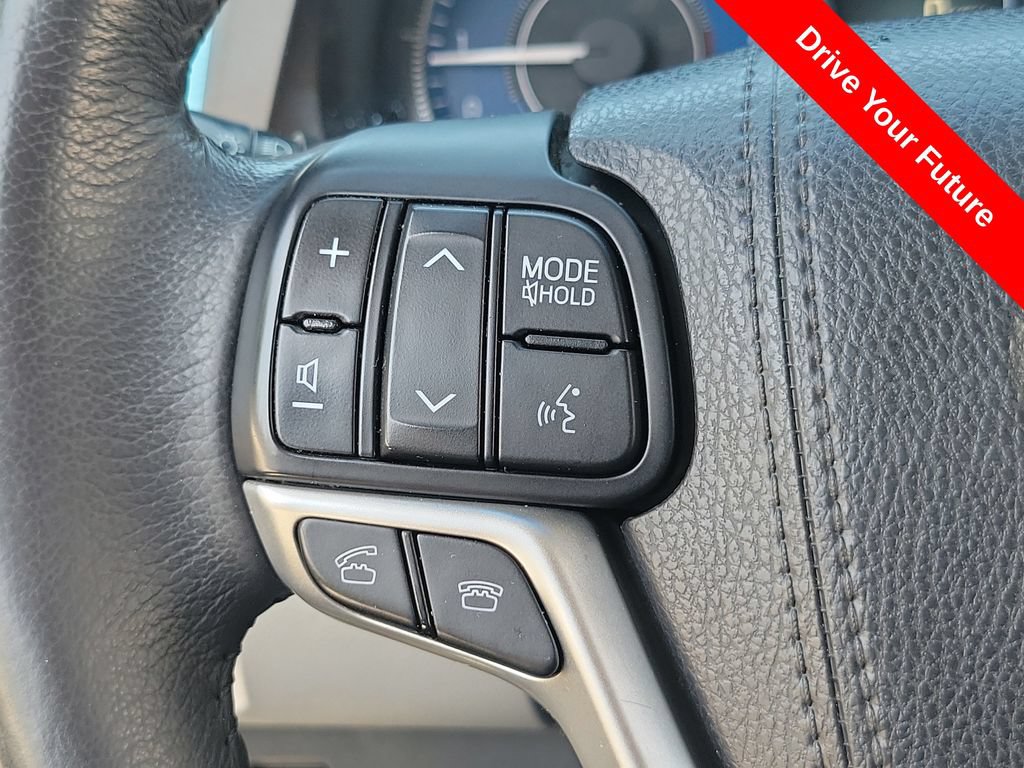 Used 2017 Toyota Sienna XLE w/ XLE Navigation Package FWD image 6
