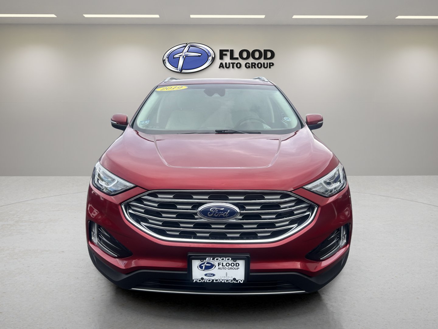 Used 2019 Ford Edge Titanium w/ Cold Weather Package AWD/4WD image 2