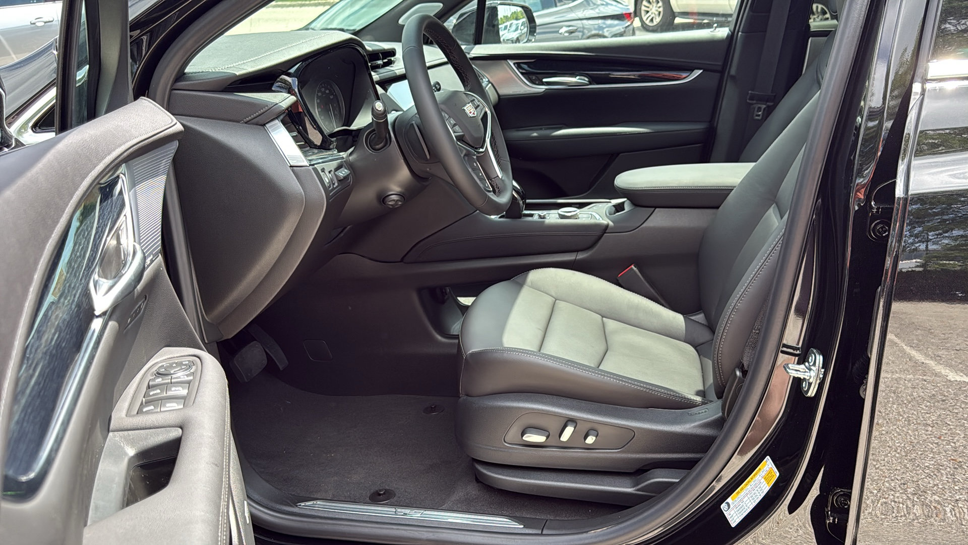 New 2026 Cadillac XT5 Premium Luxury w/ LPO, Floor Liner Package AWD/4WD image 8
