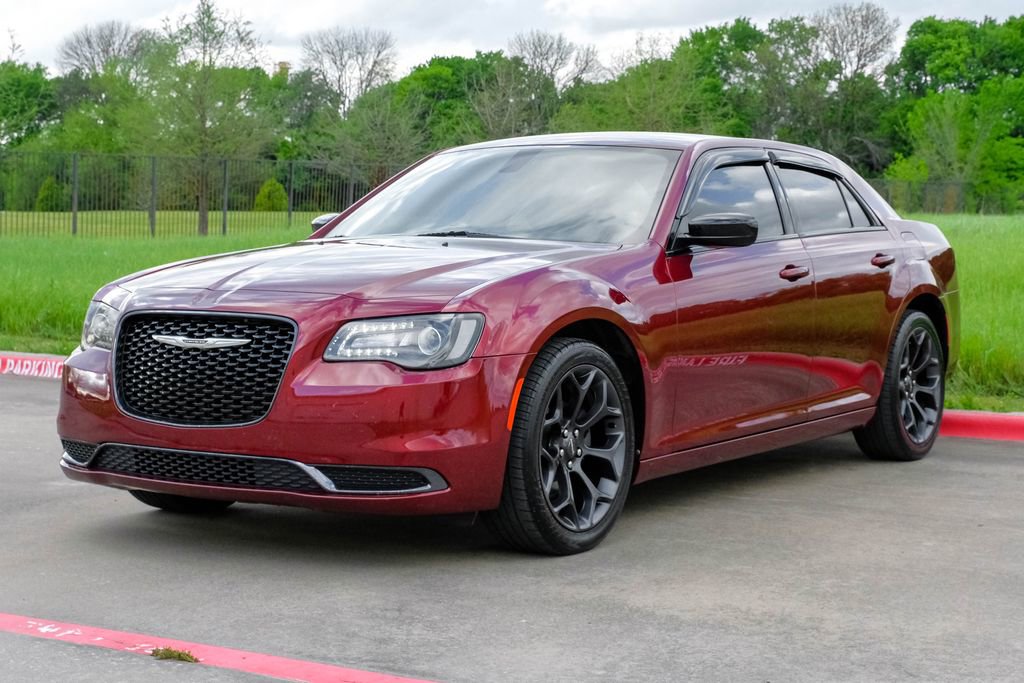 Used 2019 Chrysler 300 Touring w/ Sport Appearance Package image 3