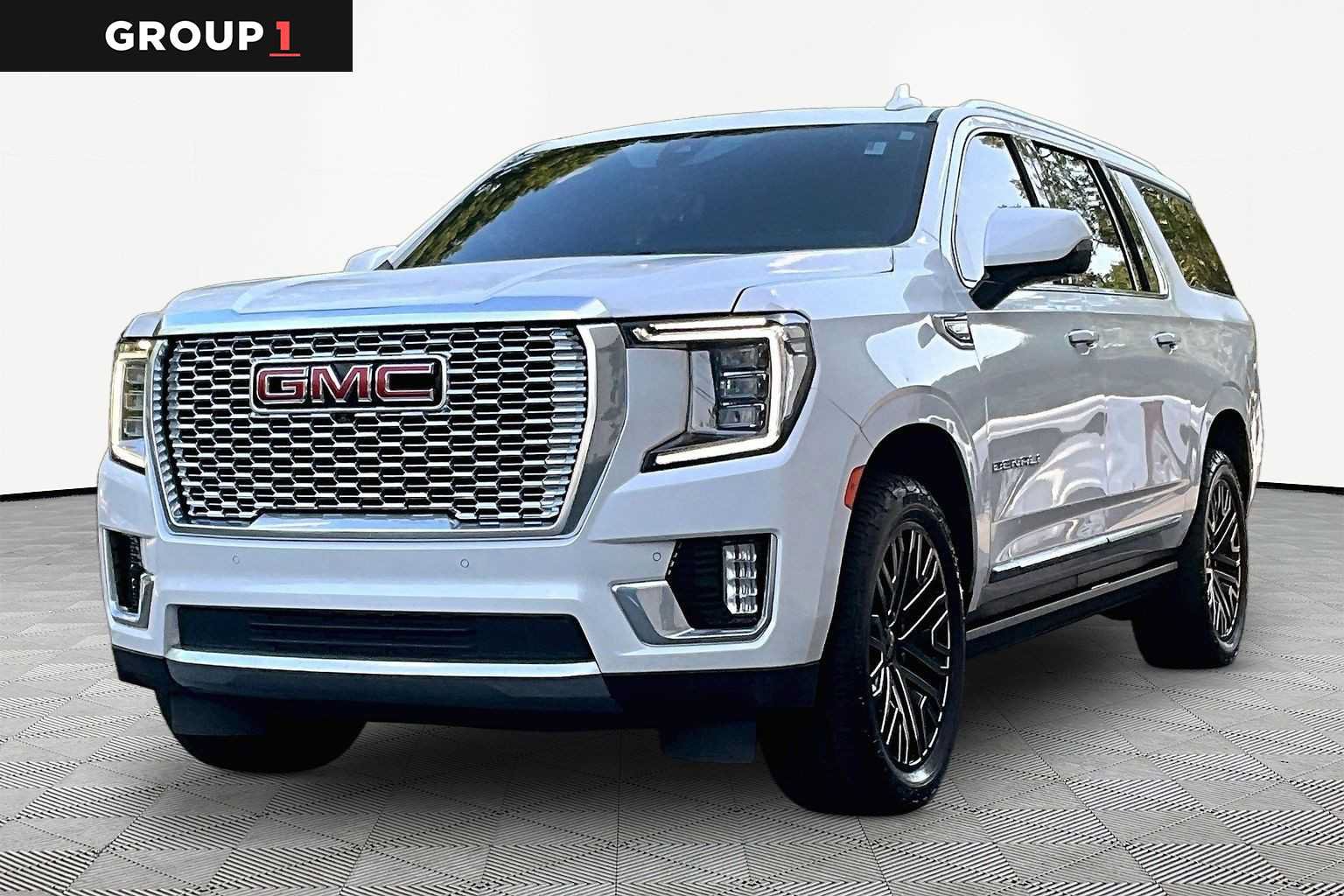 Used 2022 GMC Yukon XL Denali w/ Denali Premium Package RWD image 1