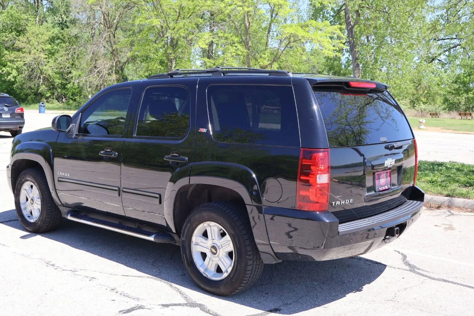 Used 2010 Chevrolet Tahoe LT w/ Luxury Package AWD/4WD image 7